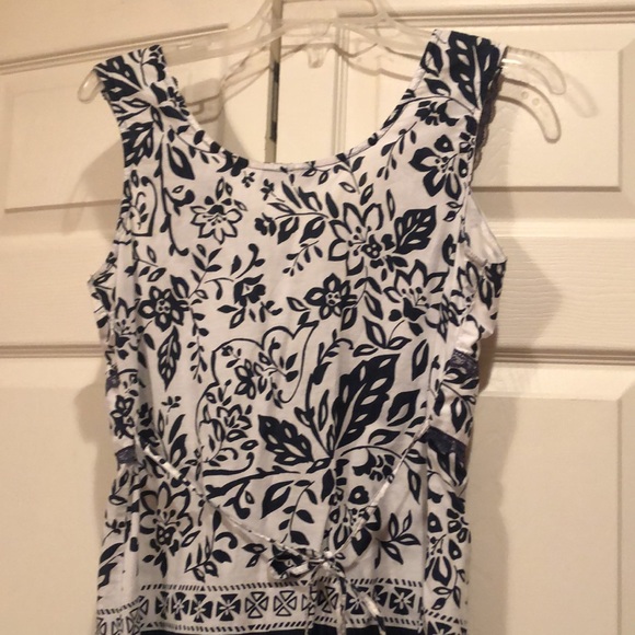 ALC -At Last Classic Small Cotton Navy & White Floral Print VNeck Sleeveless Top - Picture 6 of 6